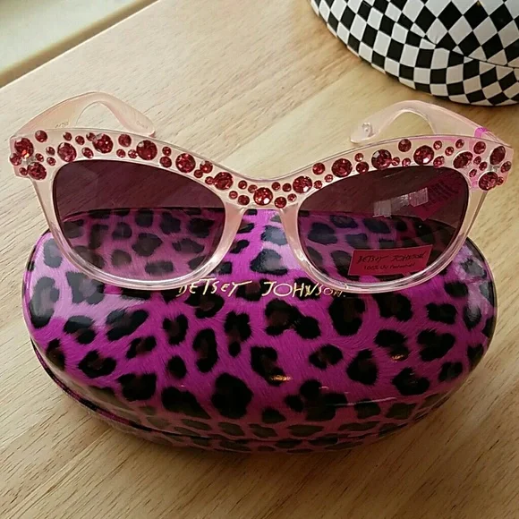 Betsey Johnson Sunglasses & Case - Picture 1 of 3